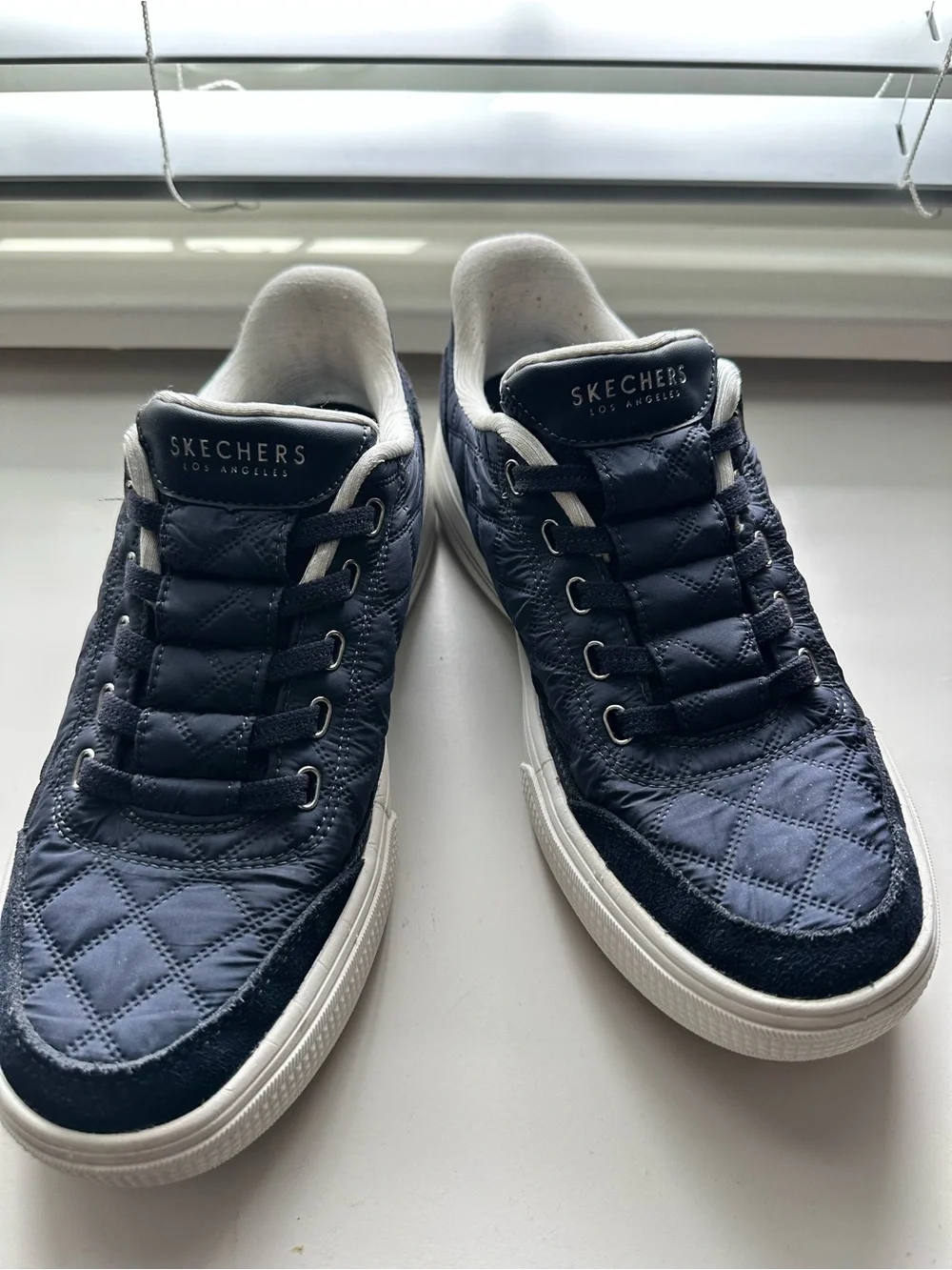 Skechers Women’s Navy Quilted Low-Top Sneakers with White Sole 8 - Picture 1 of 6